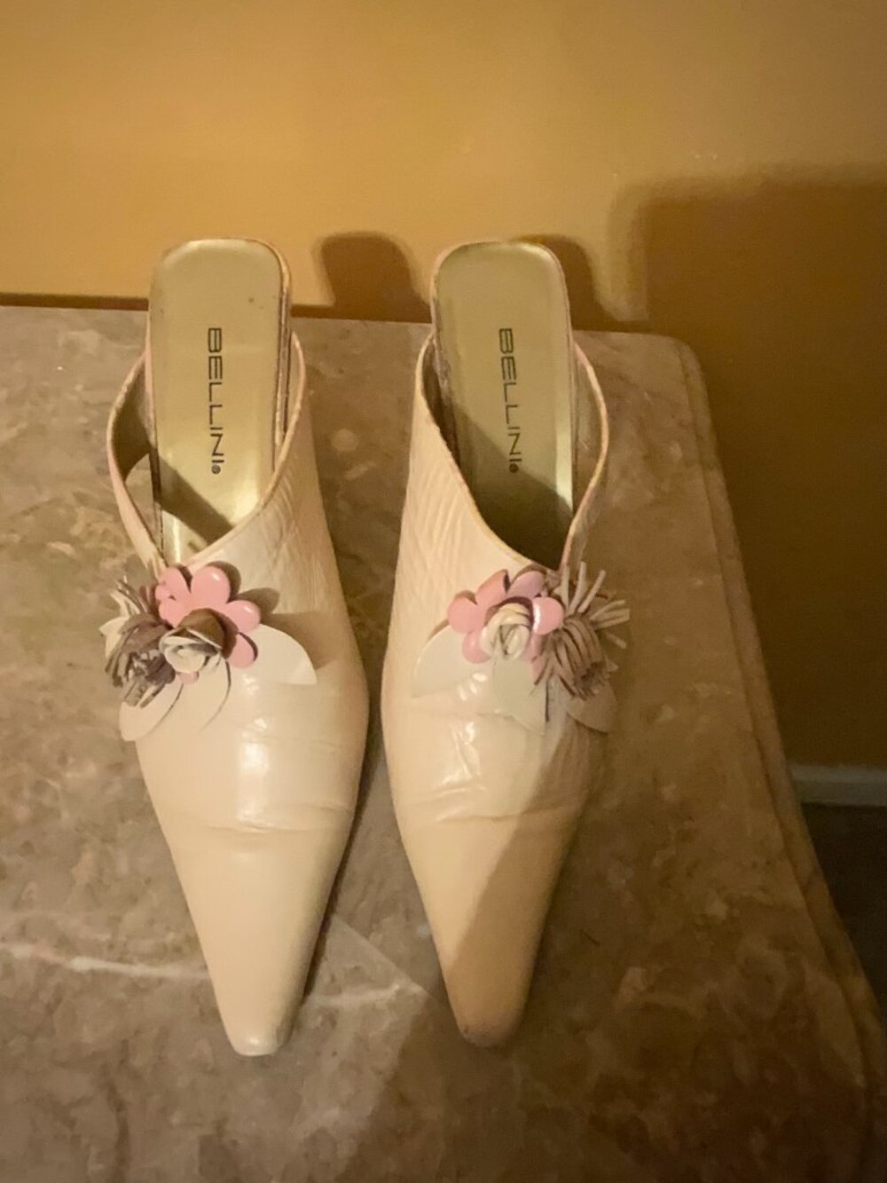 Bellini Cream Pointed Toe Mule Heels Size 10